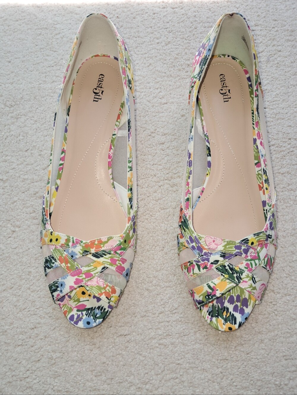LIKE NEW Floral Pointed-Toe Slip-On Flats in Multi-Color - sz. 11